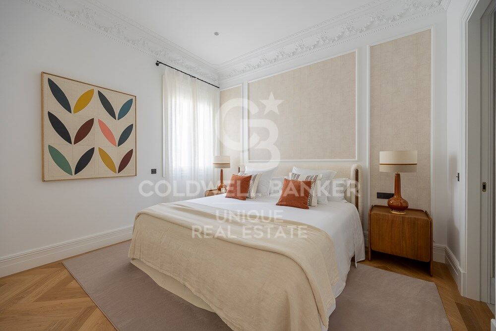 Renovated 4-bedroom flat with terrace in the exclusive neighbourhood of Recoletos, Madrid