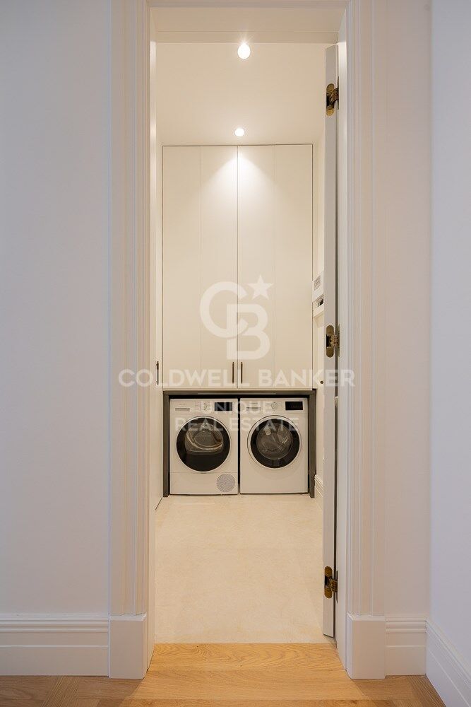 Renovated 4-bedroom flat with terrace in the exclusive neighbourhood of Recoletos, Madrid