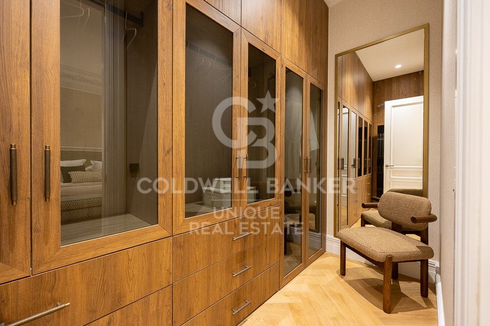 Renovated 4-bedroom flat with terrace in the exclusive neighbourhood of Recoletos, Madrid