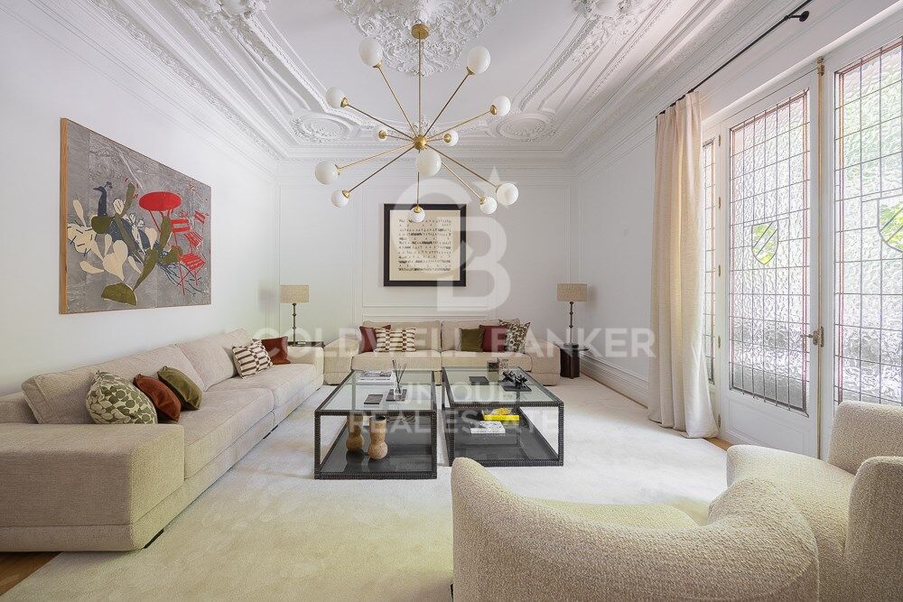 Renovated 4-bedroom flat with terrace in the exclusive neighbourhood of Recoletos, Madrid