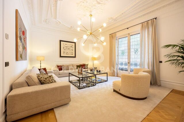 Renovated 4-bedroom flat with terrace in the exclusive neighbourhood of Recoletos, Madrid