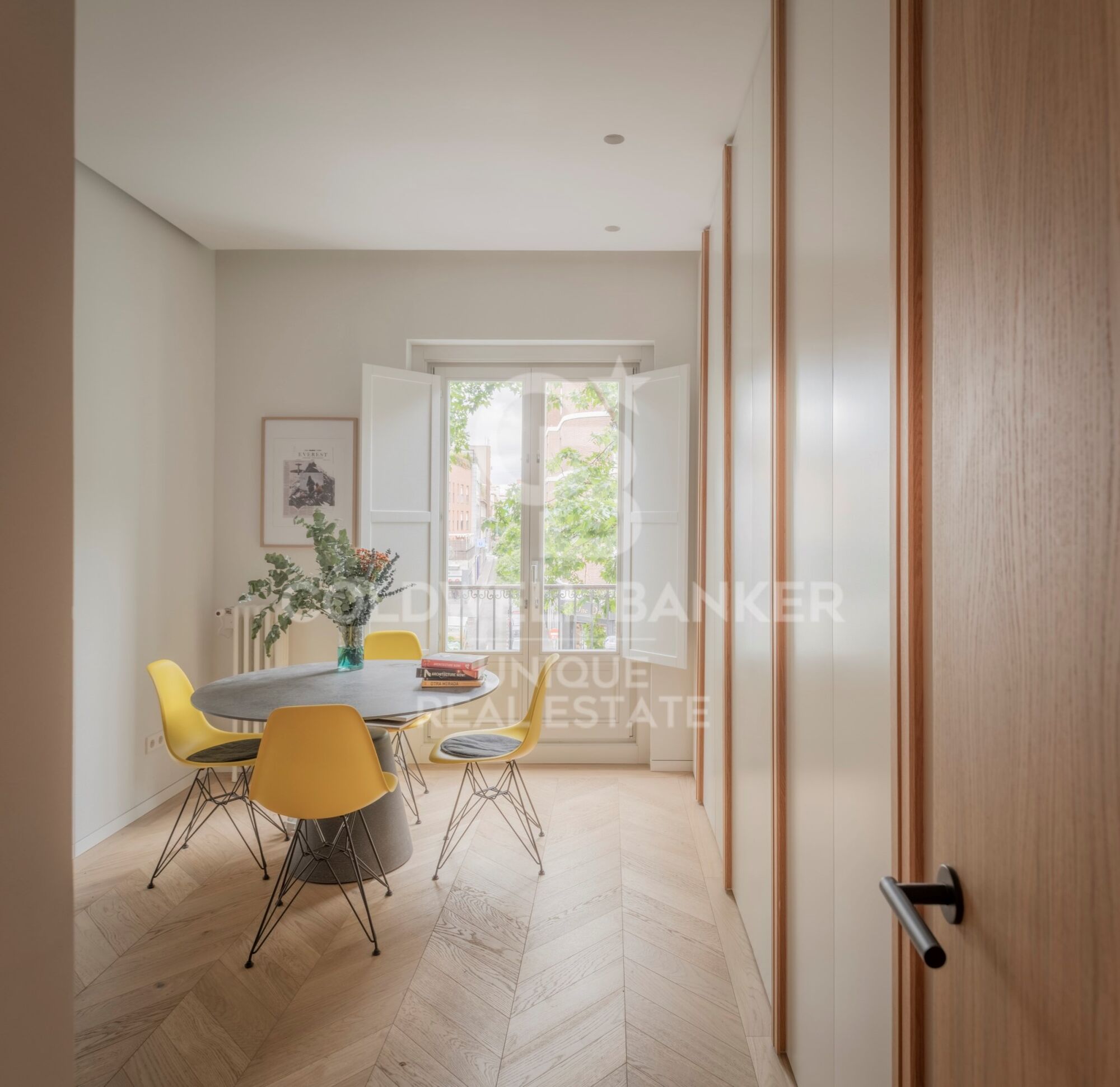 Exterior apartment with four street-facing balconies, garage and storage room in Lista, Madrid