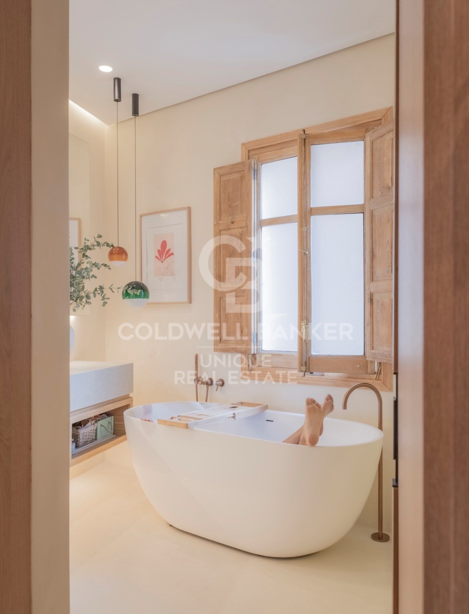 Exterior apartment with four street-facing balconies, garage and storage room in Lista, Madrid