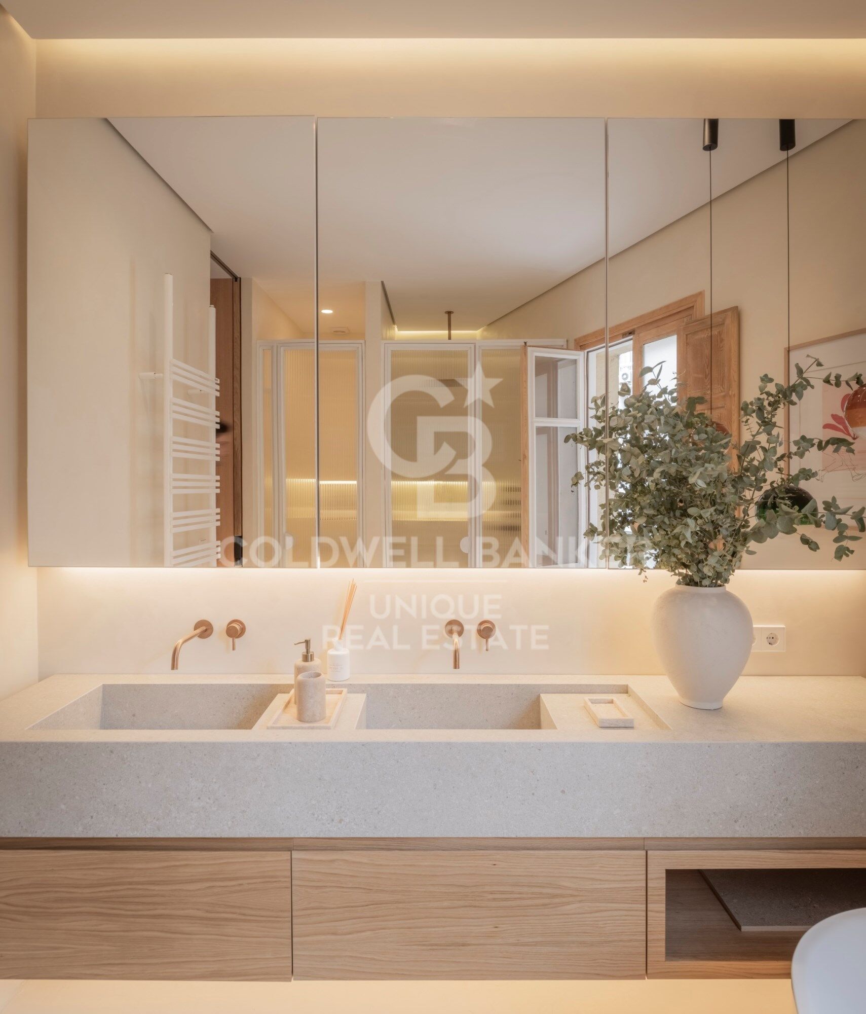 Exterior apartment with four street-facing balconies, garage and storage room in Lista, Madrid
