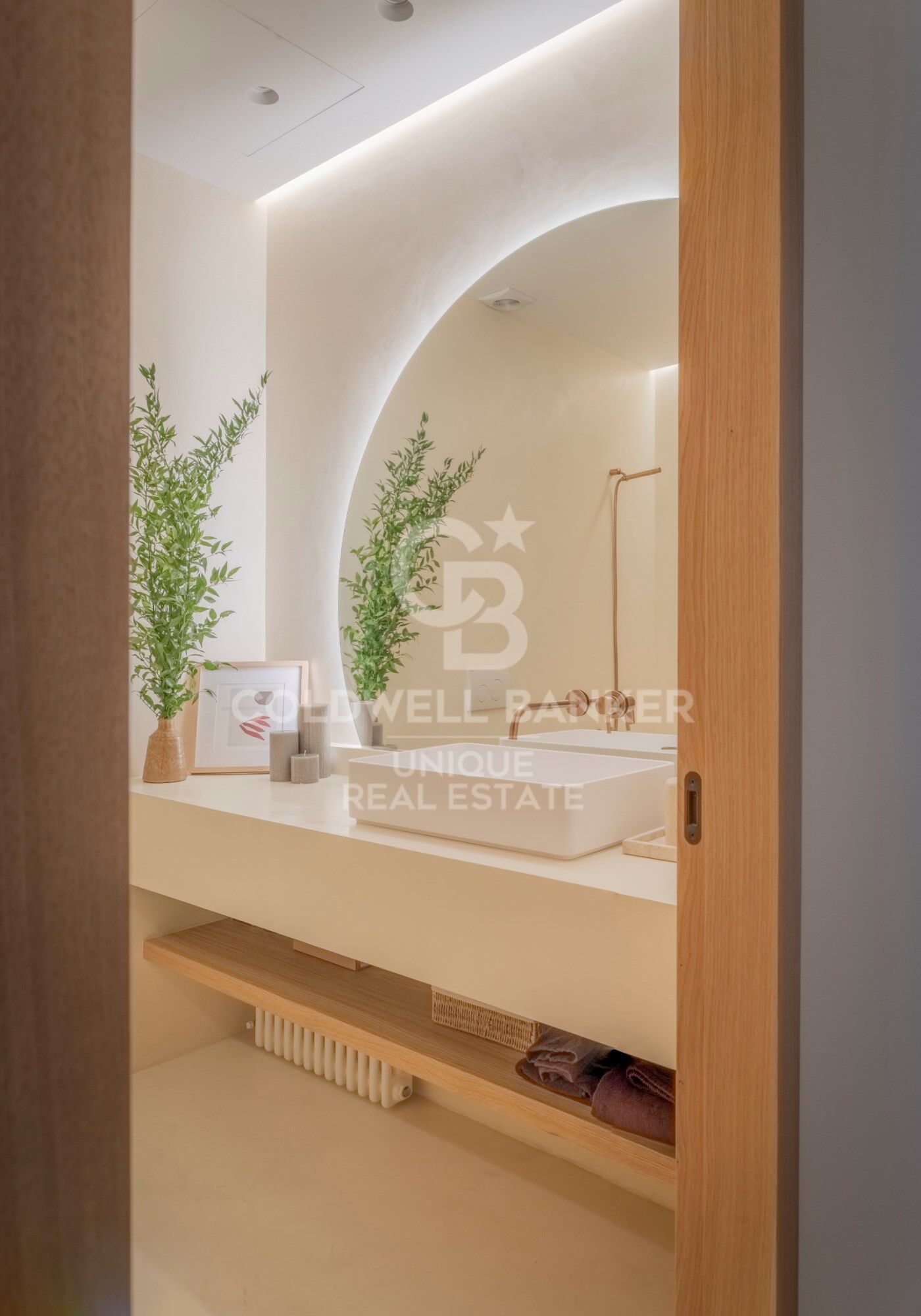 Exterior apartment with four street-facing balconies, garage and storage room in Lista, Madrid