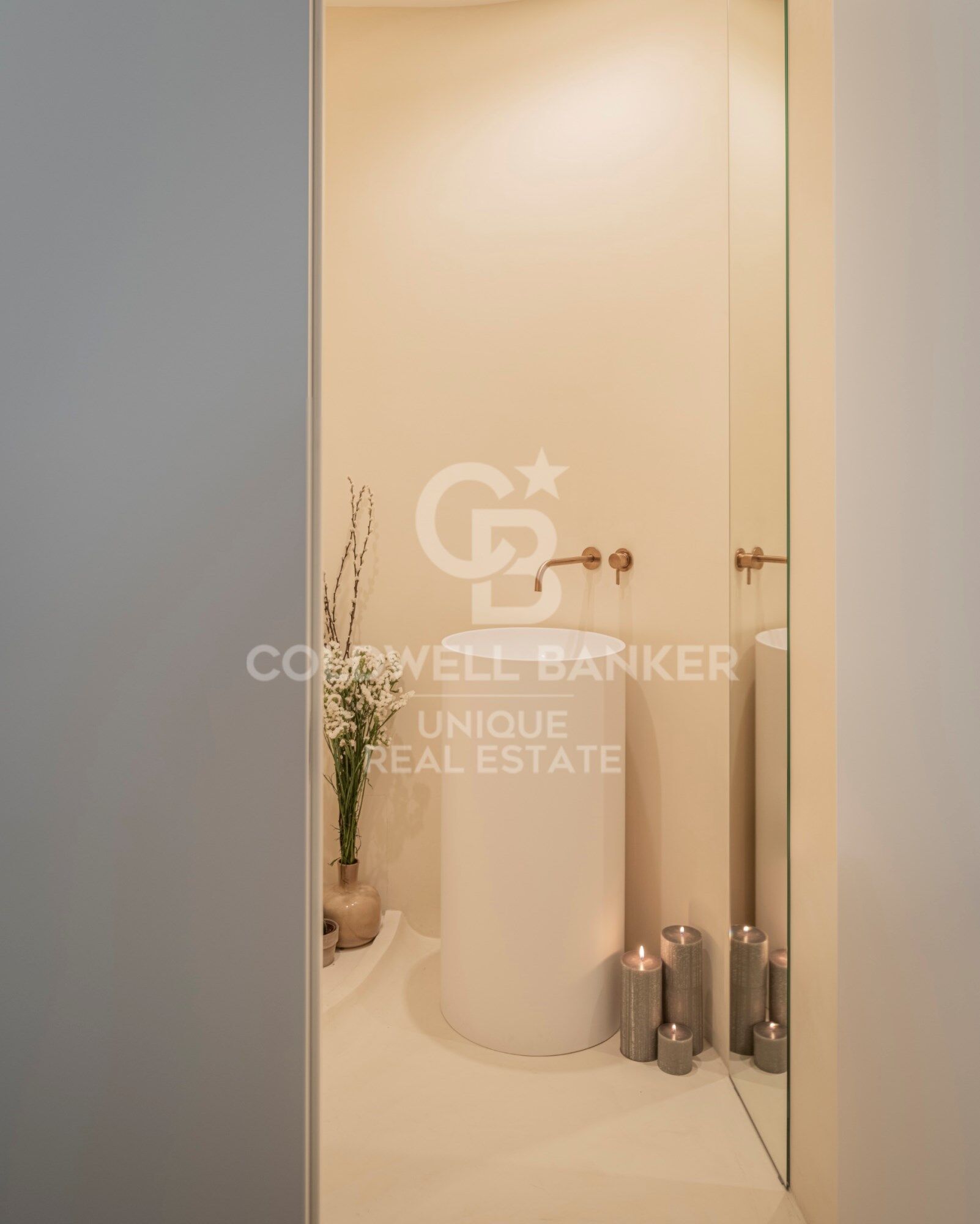 Exterior apartment with four street-facing balconies, garage and storage room in Lista, Madrid