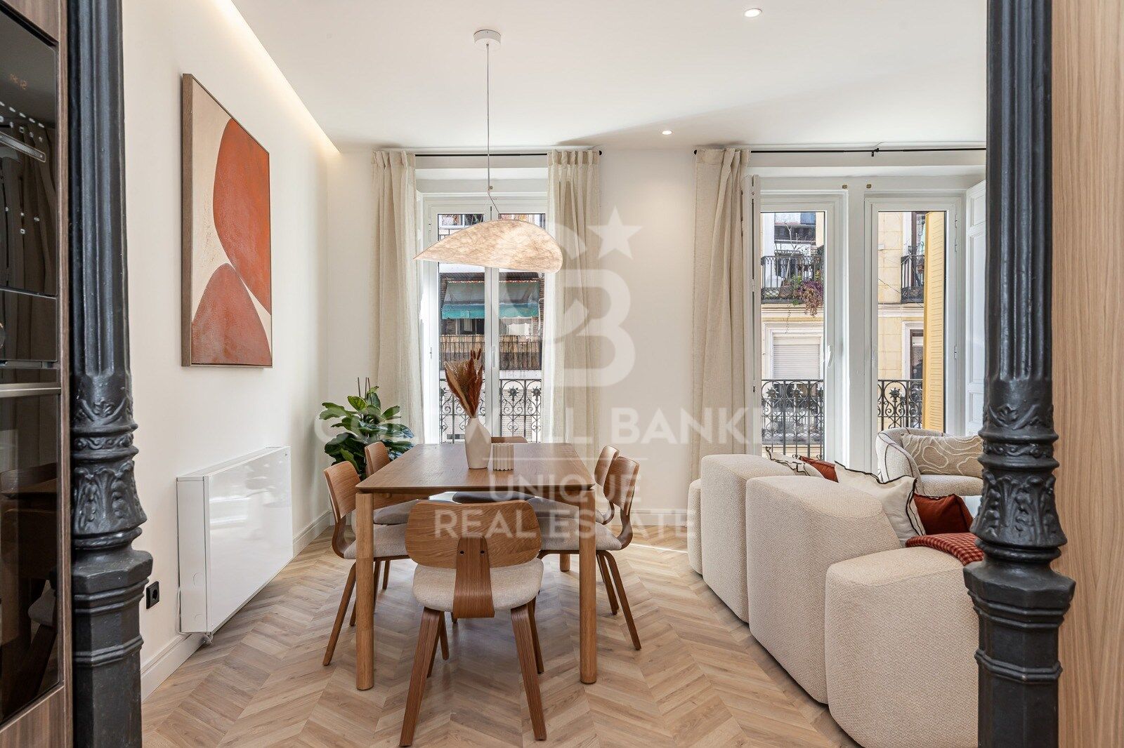 Renovated exterior apartment with balconies and parking in Justicia, Madrid
