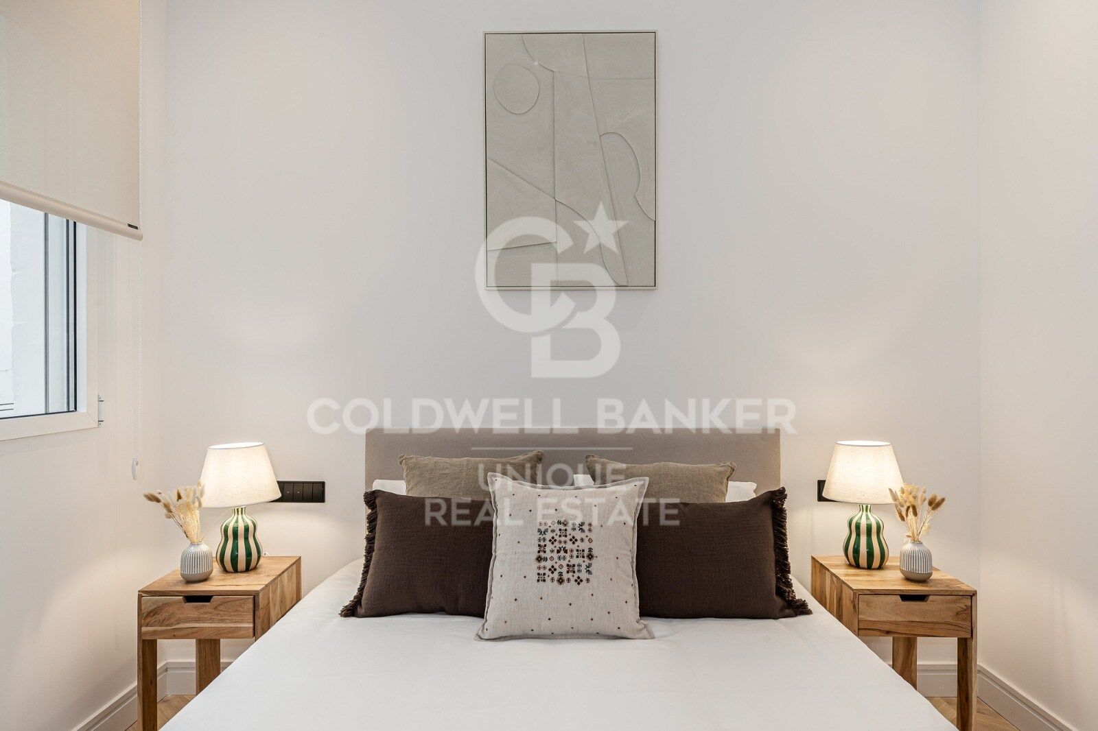 Renovated exterior apartment with balconies and parking in Justicia, Madrid