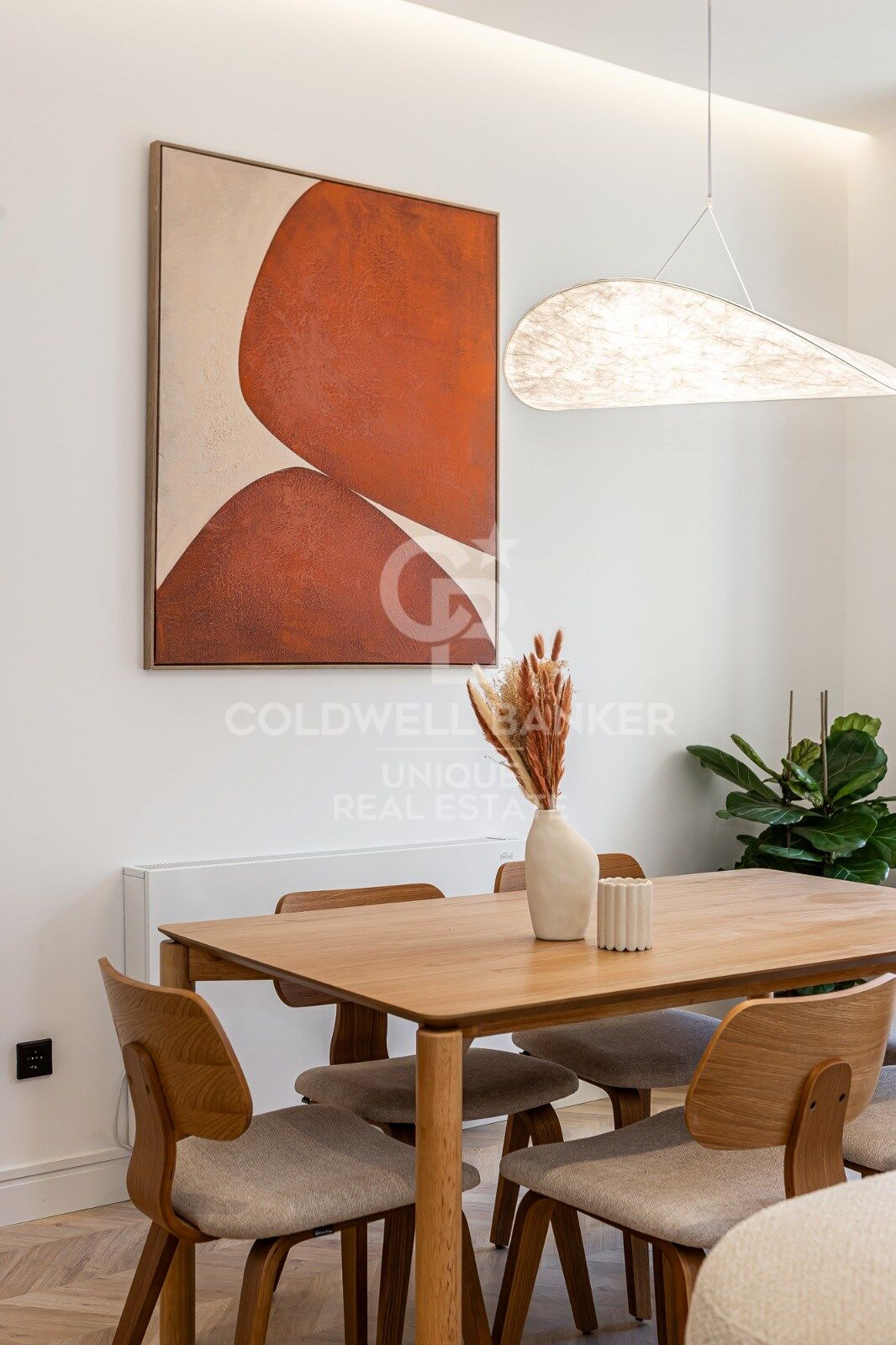 Renovated exterior apartment with balconies and parking in Justicia, Madrid