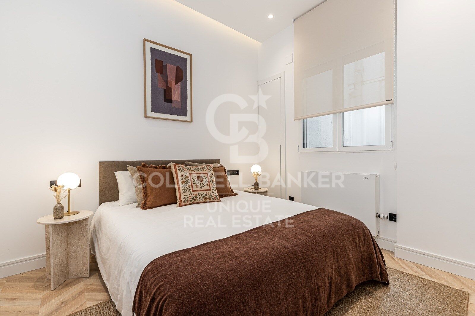 Renovated exterior apartment with balconies and parking in Justicia, Madrid
