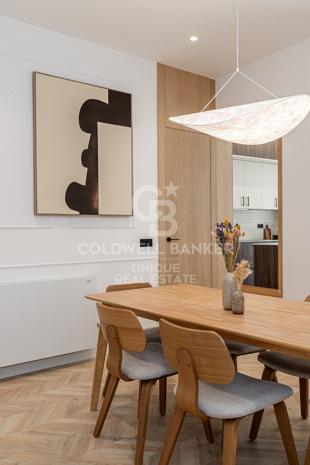 Renovated exterior apartment with balconies and parking in Justicia, Madrid