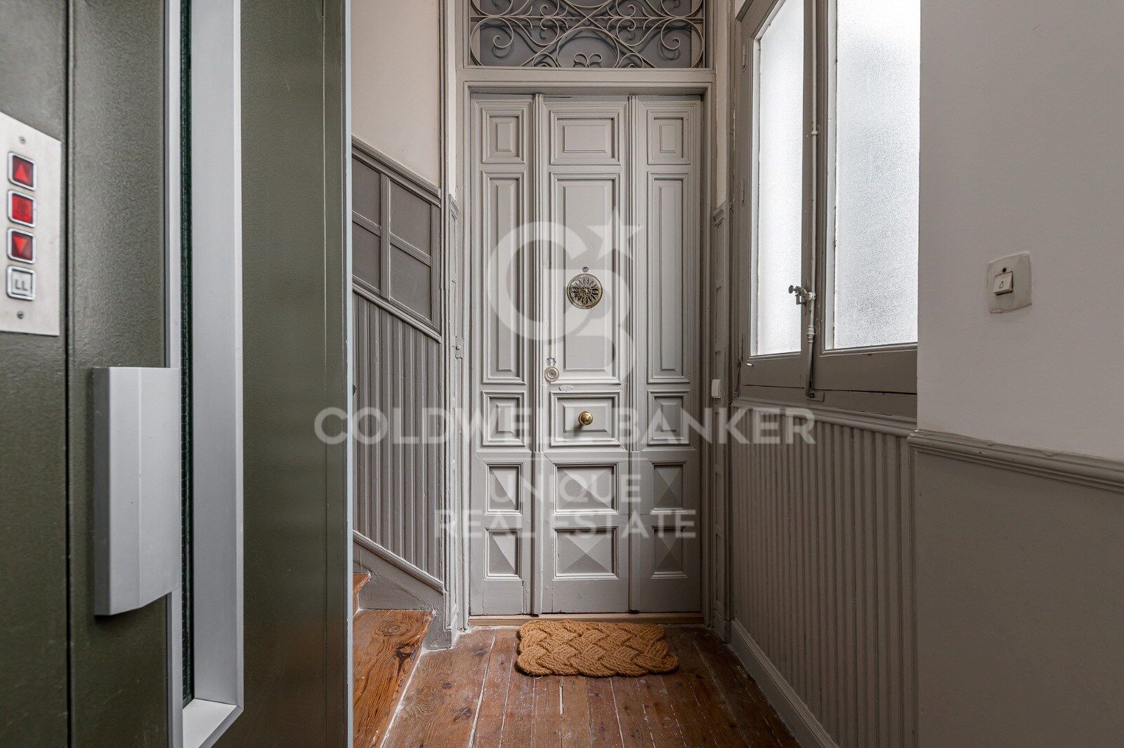 Renovated exterior apartment with balconies and parking in Justicia, Madrid