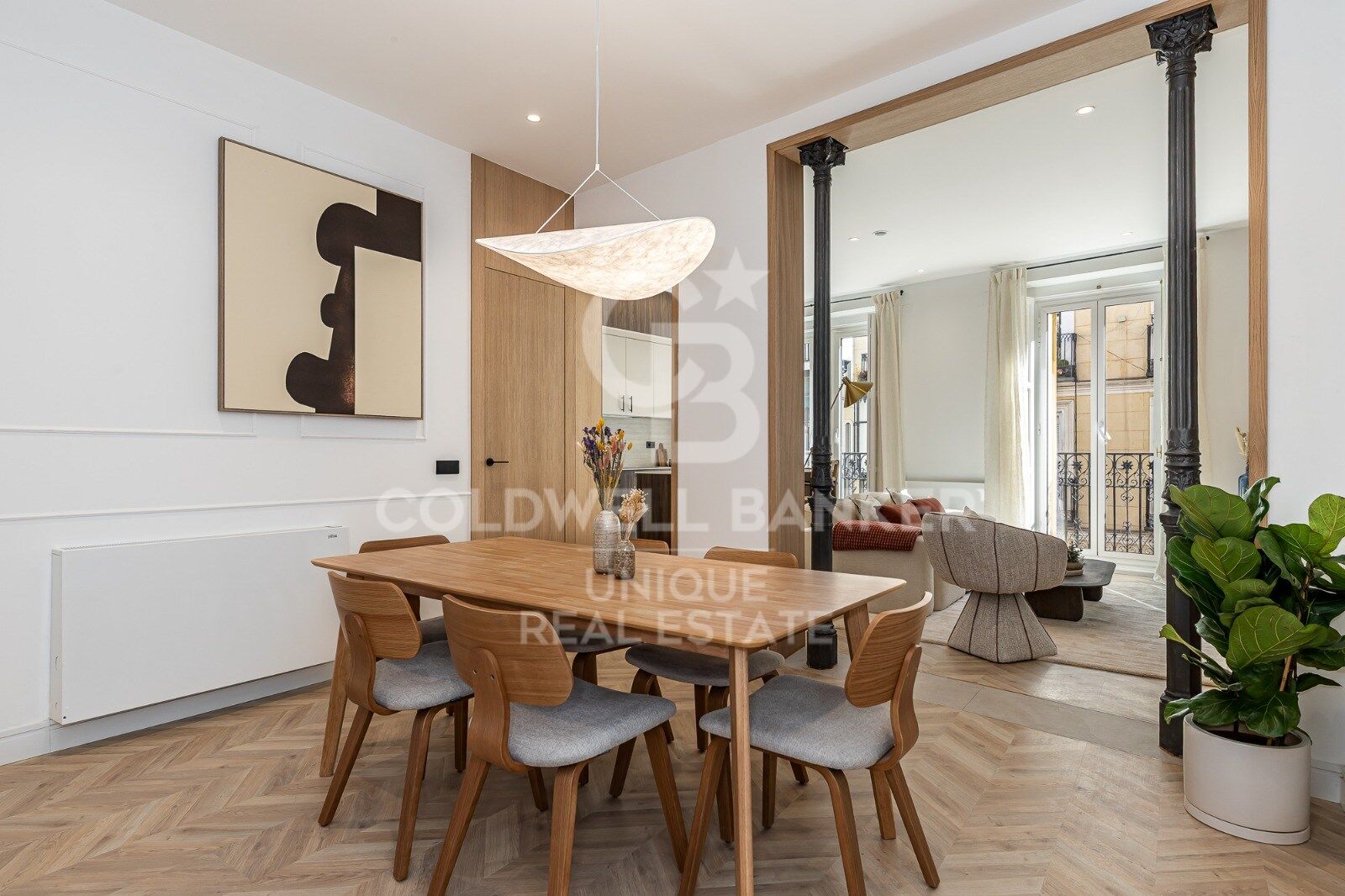 Renovated exterior apartment with balconies and parking in Justicia, Madrid