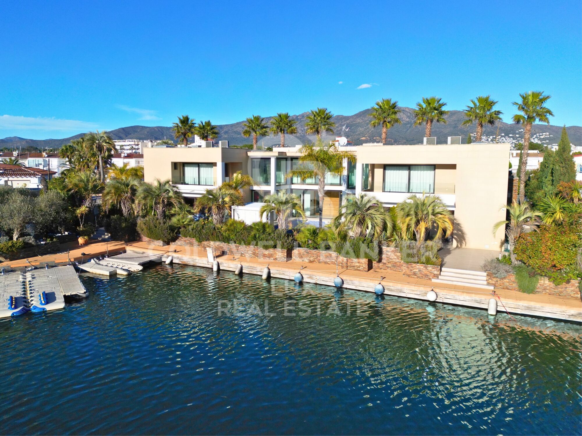 Villa with 28m mooring in Santa Margarita, Roses, Costa Brava