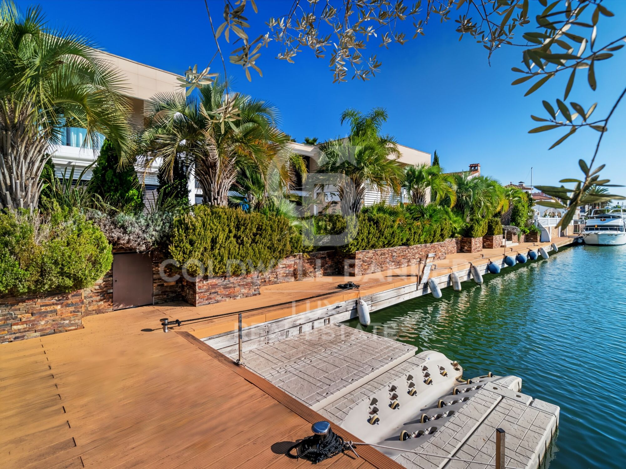 Villa with 28m mooring in Santa Margarita, Roses, Costa Brava