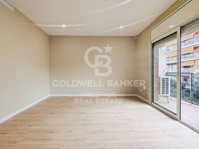 Renovated apartment with balcony in Les Corts, Barcelona