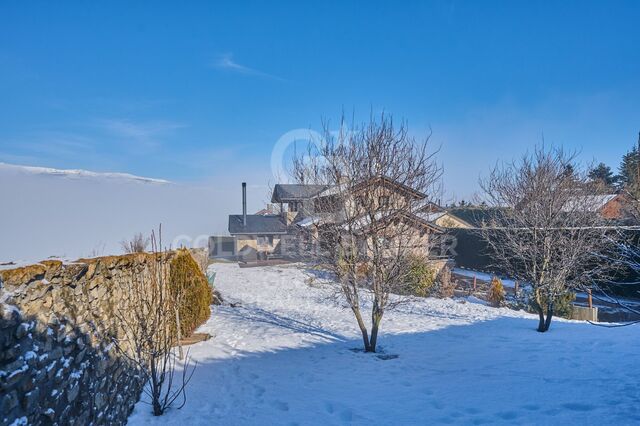 Casa independiente con jardín privado y vistas en Das