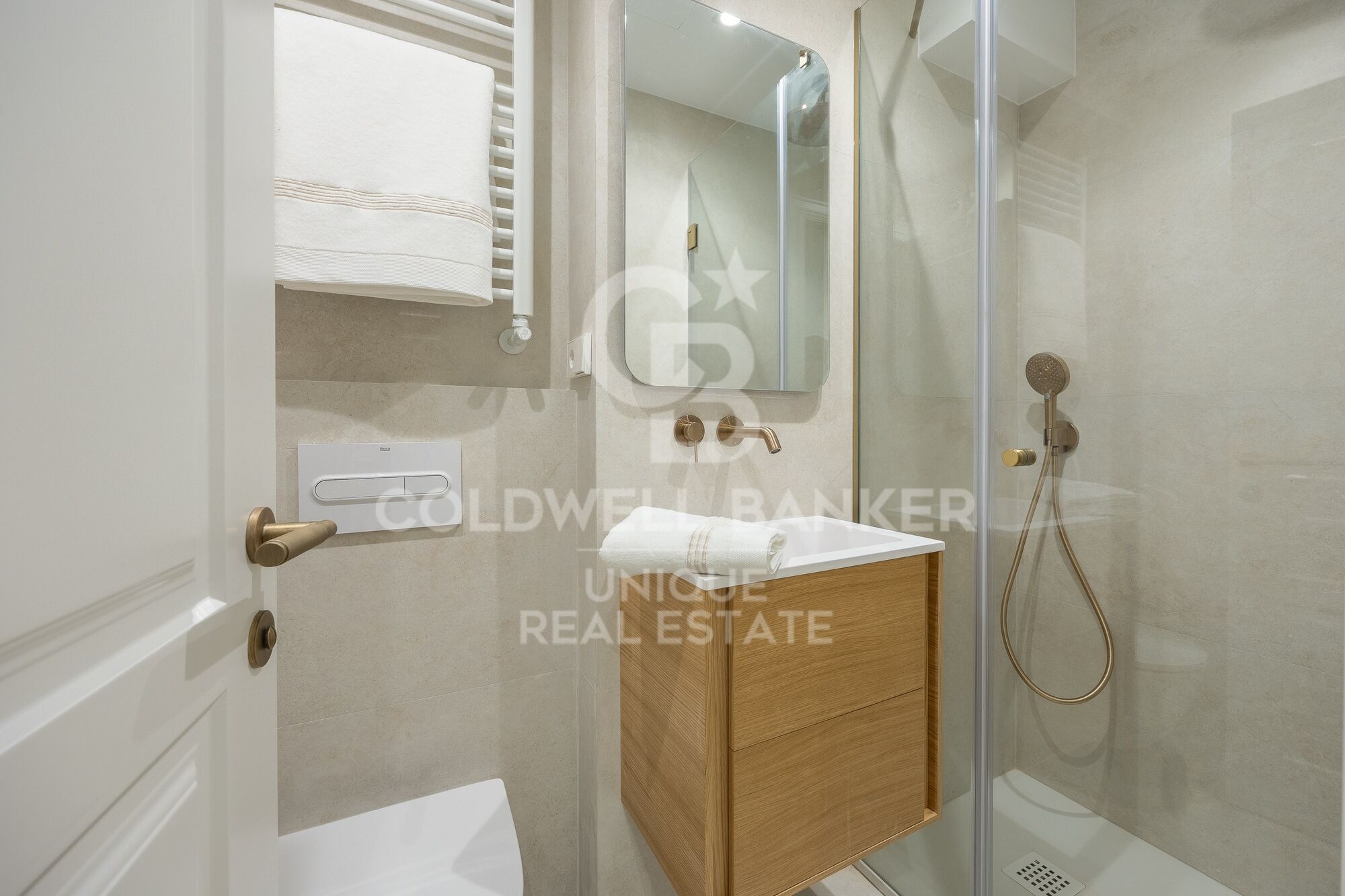 Renovated exterior apartment in Recoletos, Madrid