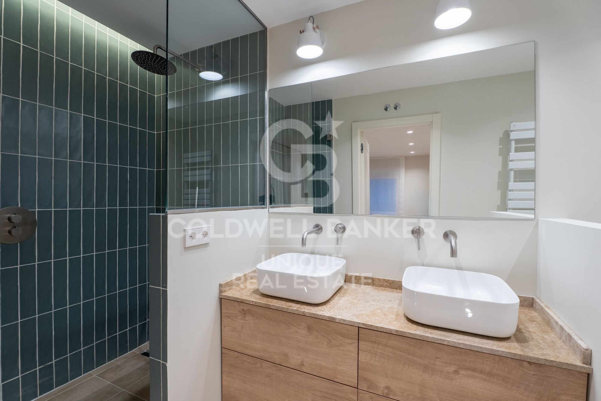 Renovated exterior apartment with parking space and storage room in Castellana, Madrid