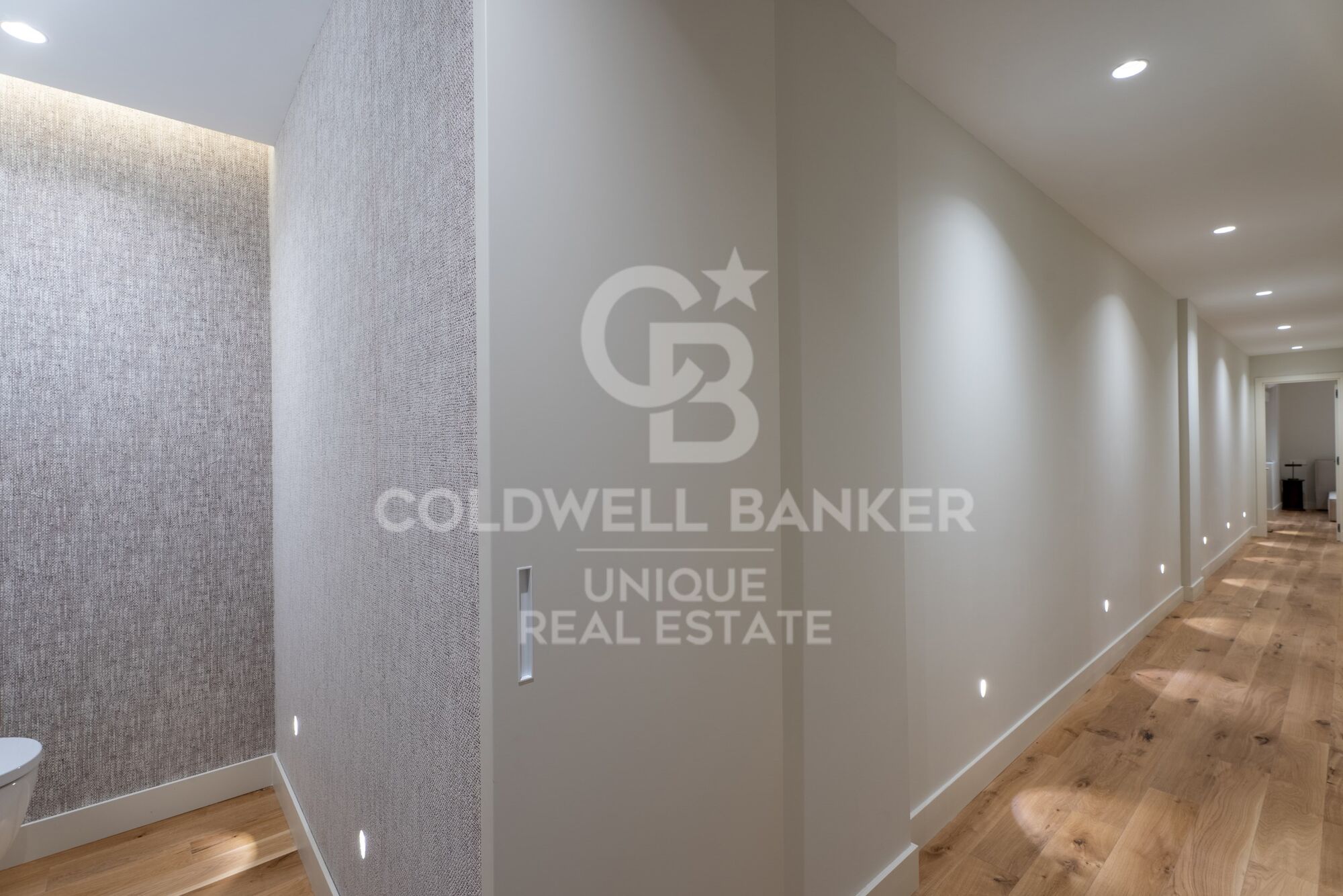Renovated exterior apartment with parking space and storage room in Castellana, Madrid