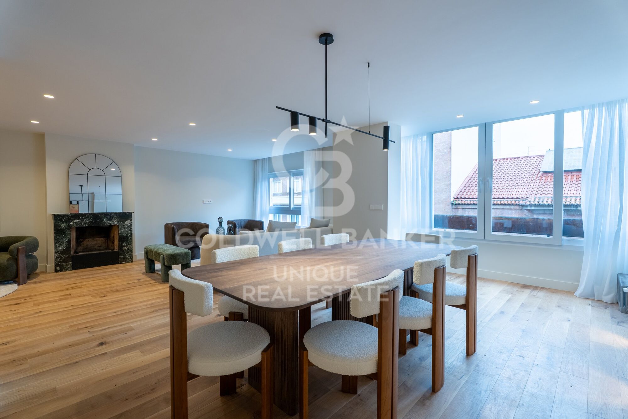 Renovated exterior apartment with parking space and storage room in Castellana, Madrid