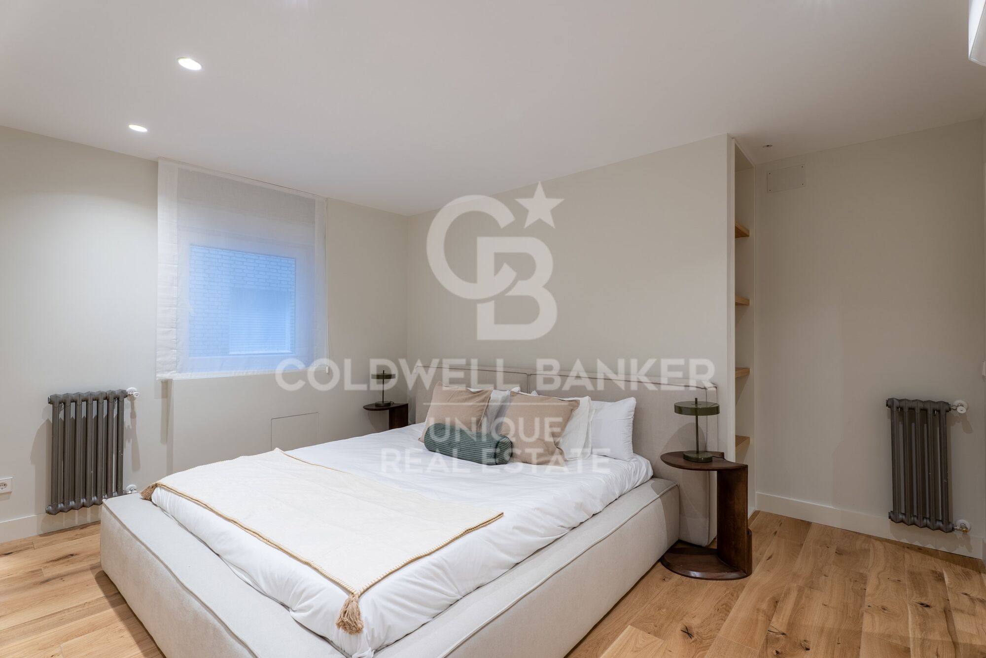 Renovated exterior apartment with parking space and storage room in Castellana, Madrid