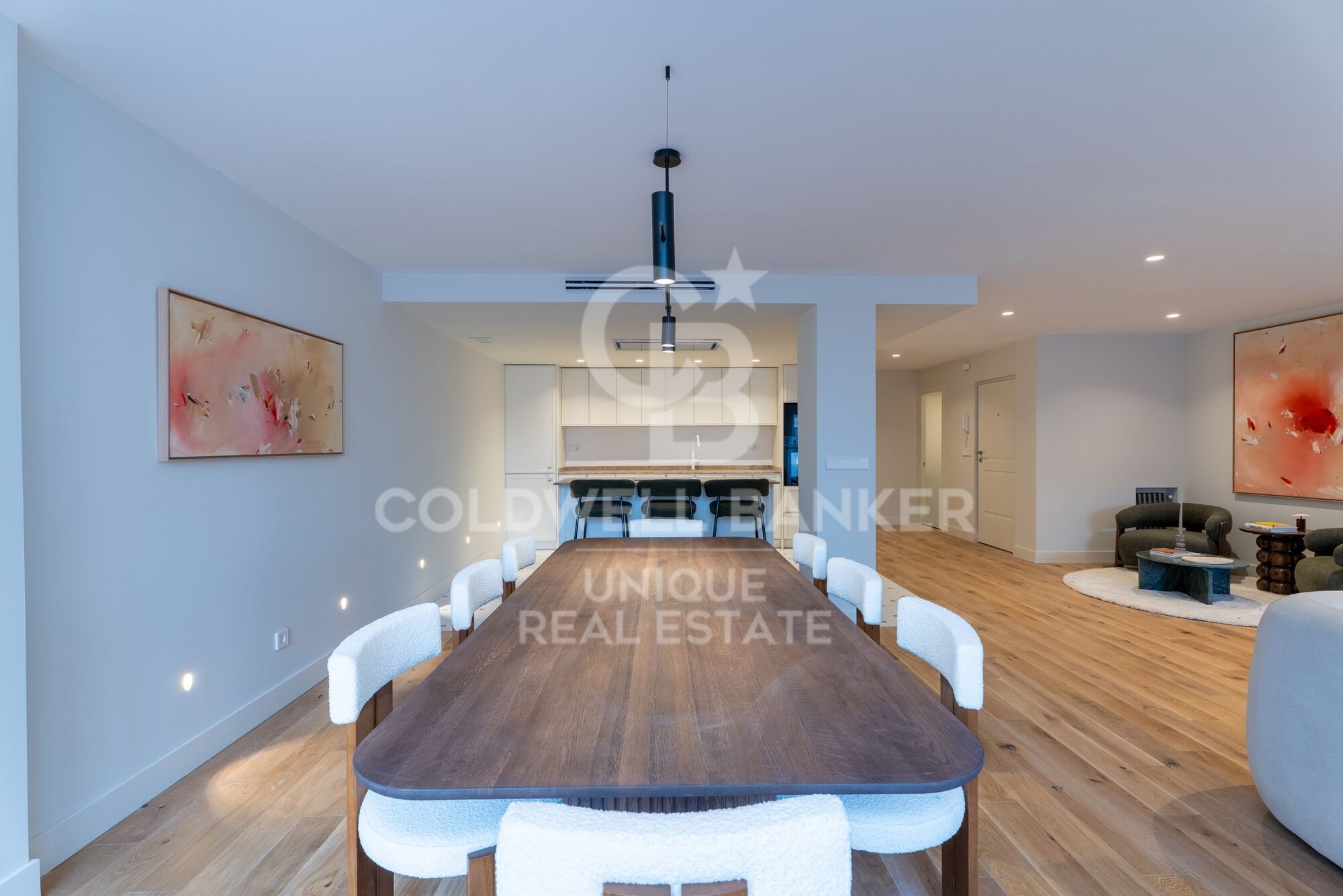 Renovated exterior apartment with parking space and storage room in Castellana, Madrid