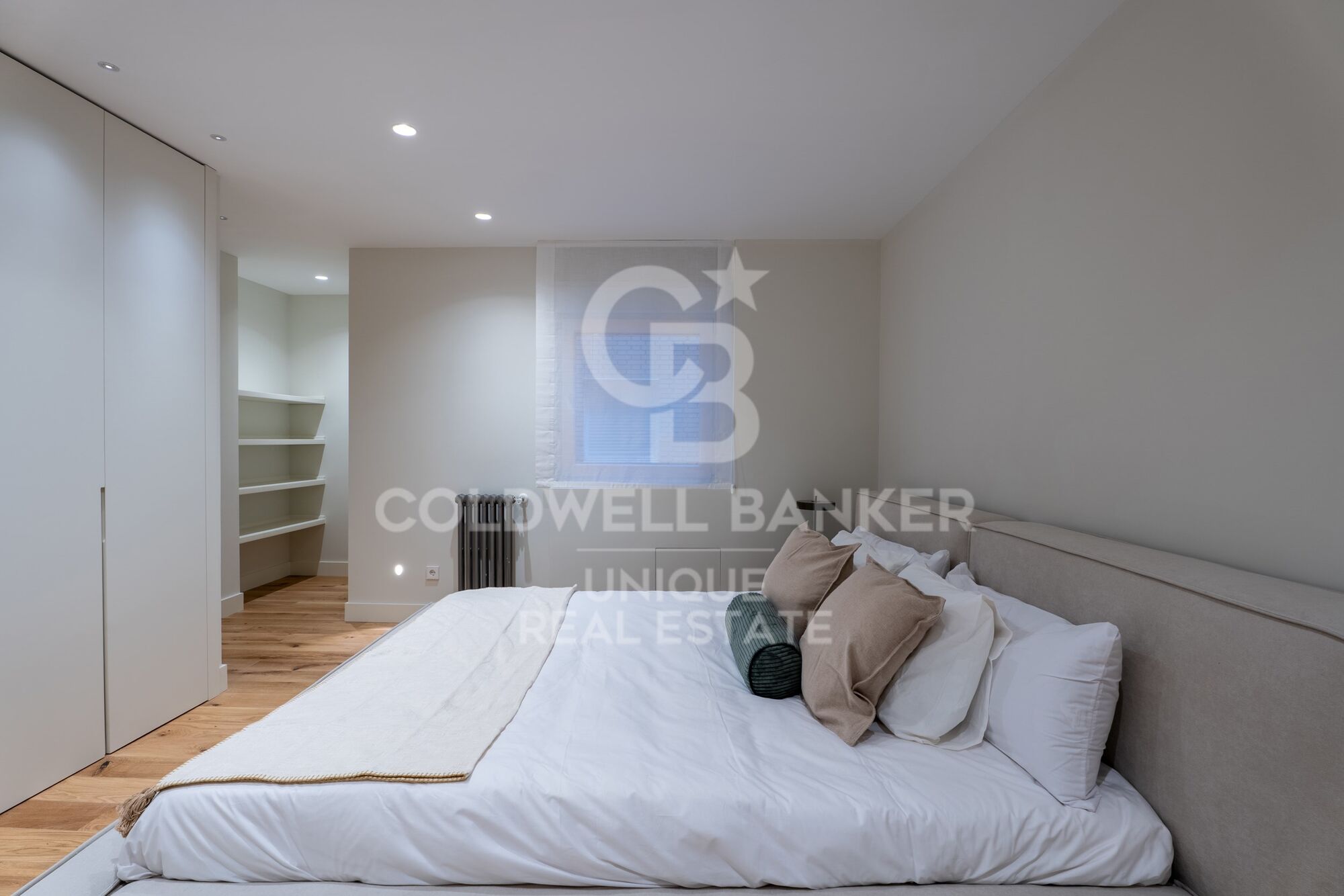 Renovated exterior apartment with parking space and storage room in Castellana, Madrid