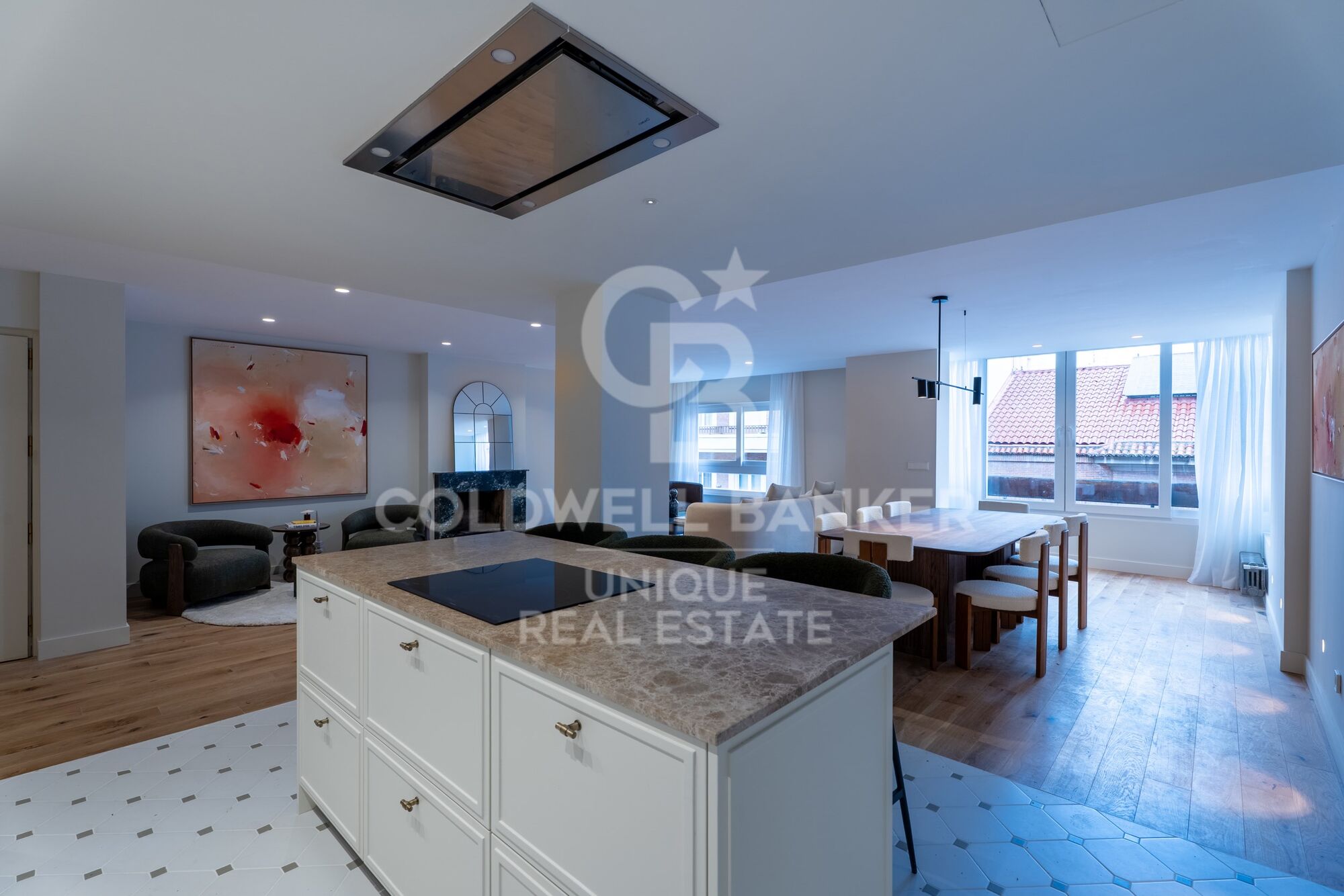 Renovated exterior apartment with parking space and storage room in Castellana, Madrid