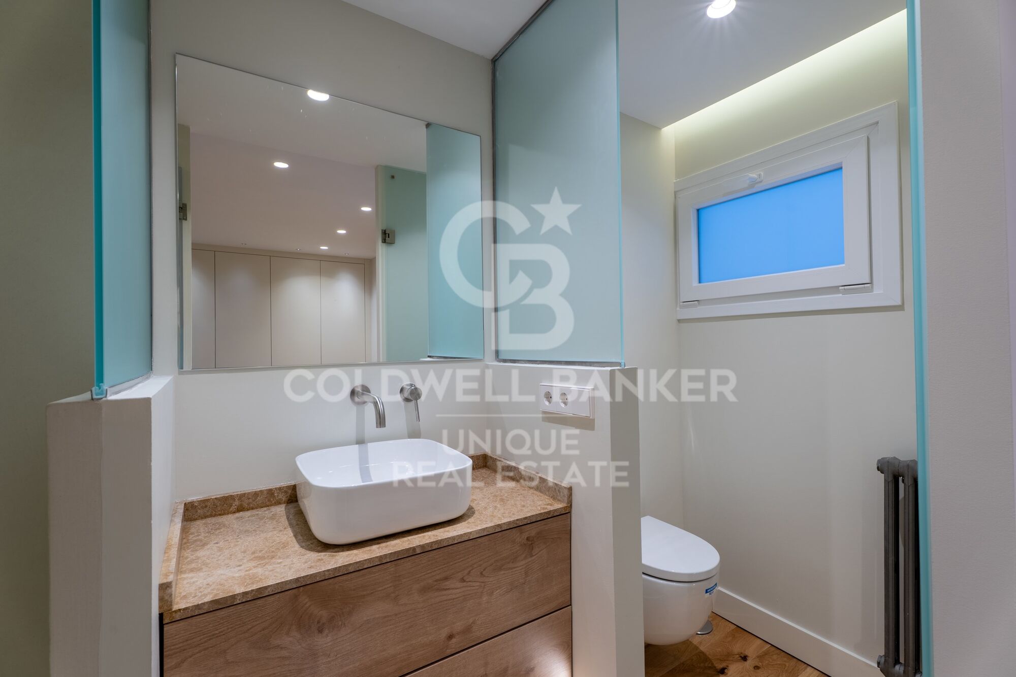 Renovated exterior apartment with parking space and storage room in Castellana, Madrid