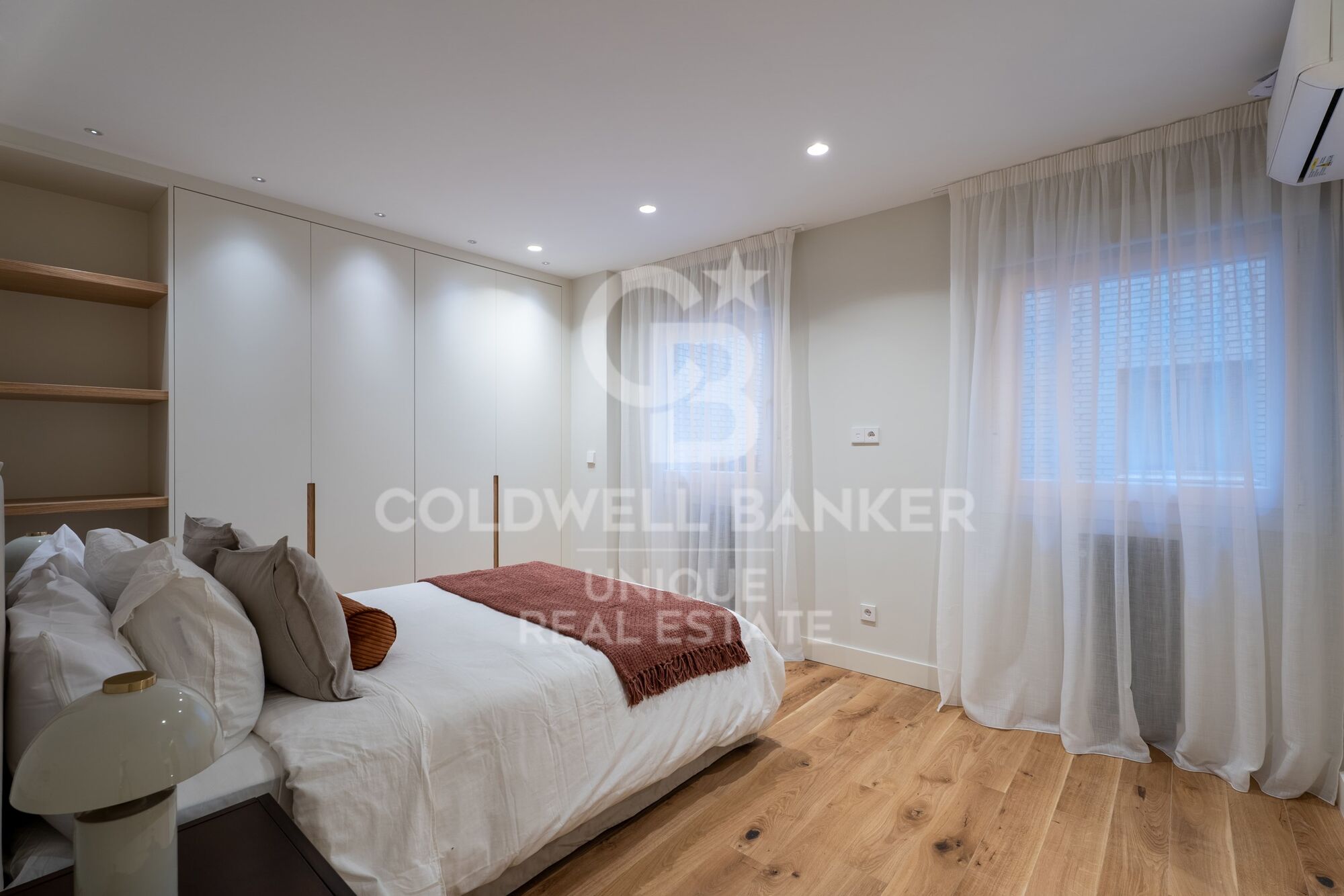 Renovated exterior apartment with parking space and storage room in Castellana, Madrid