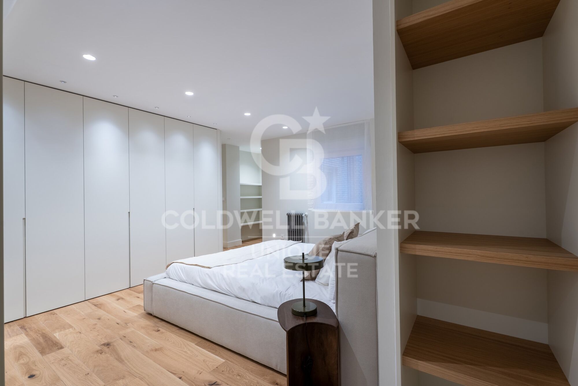 Renovated exterior apartment with parking space and storage room in Castellana, Madrid