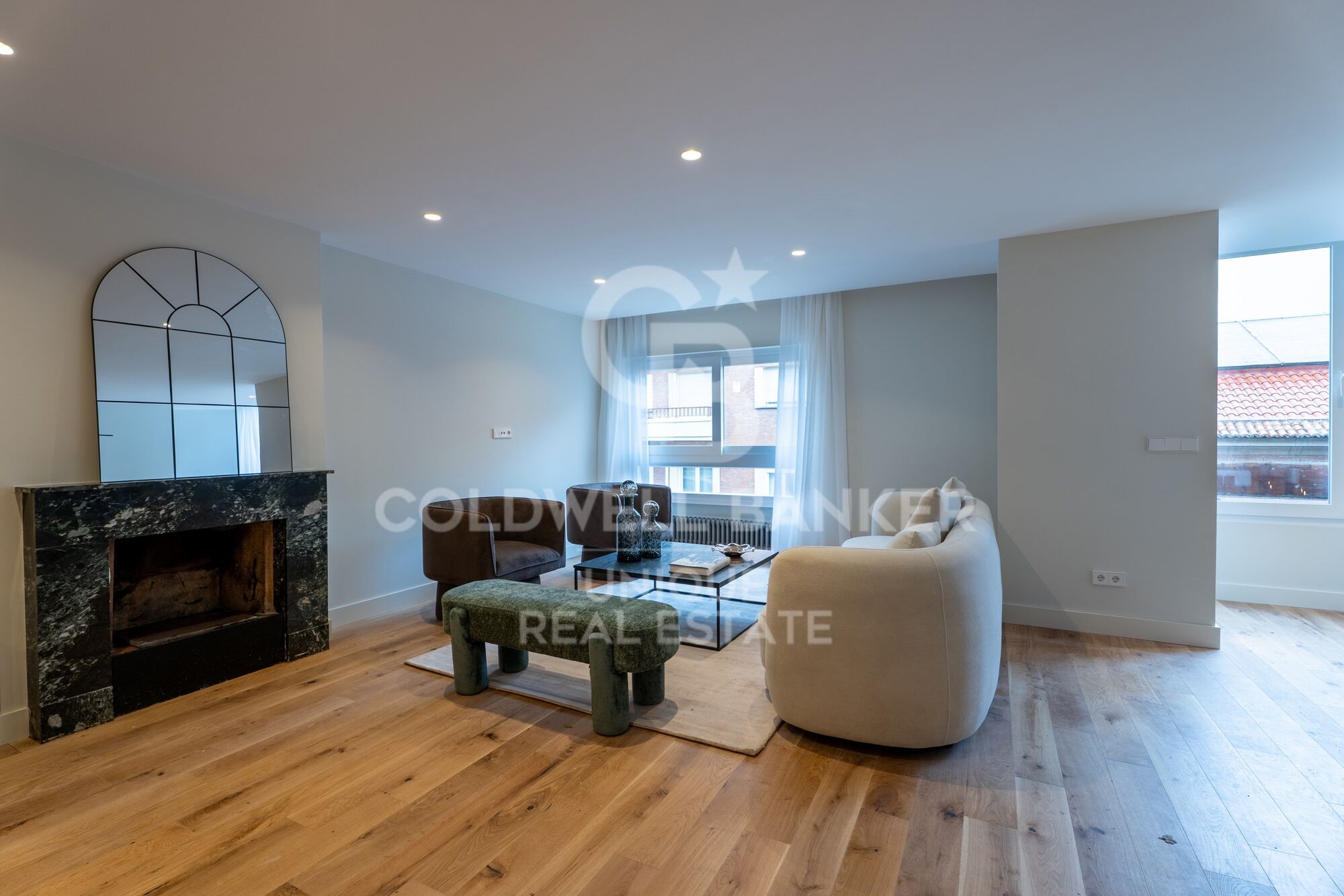 Renovated exterior apartment with parking space and storage room in Castellana, Madrid