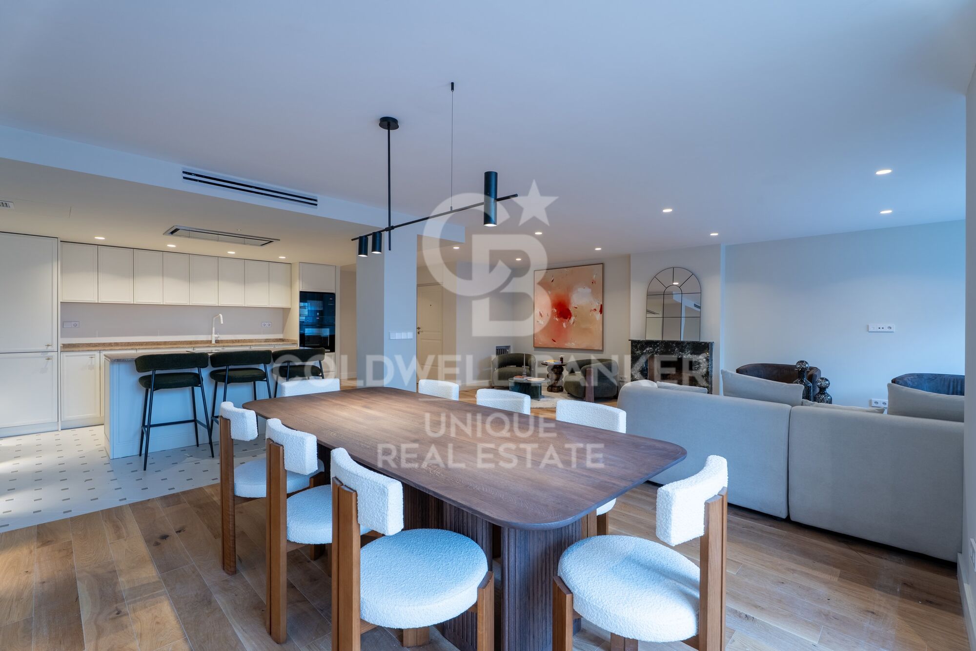 Renovated exterior apartment with parking space and storage room in Castellana, Madrid