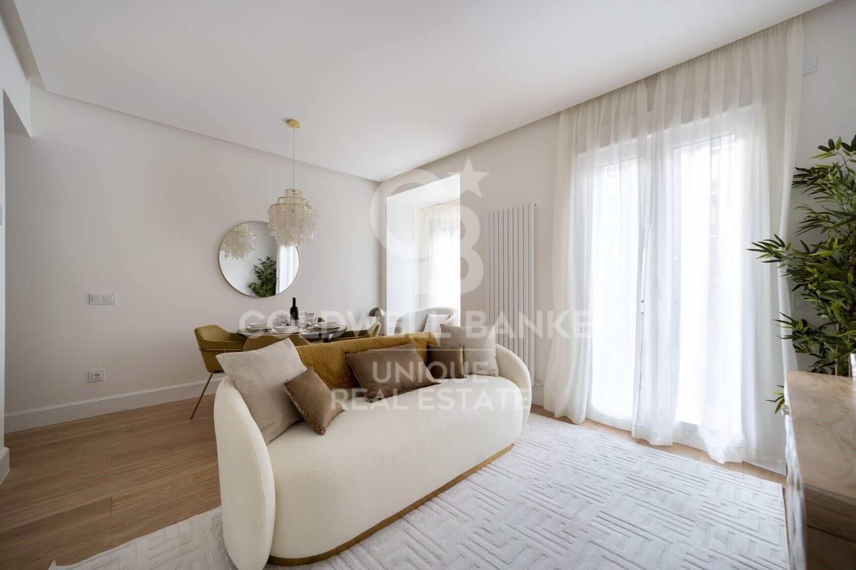 Renovated exterior flat in Castellana, Madrid