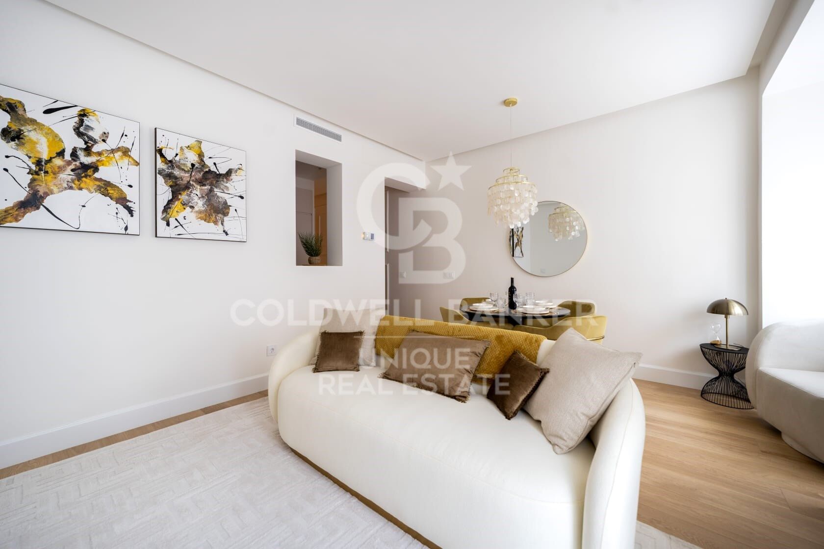 Renovated exterior flat in Castellana, Madrid