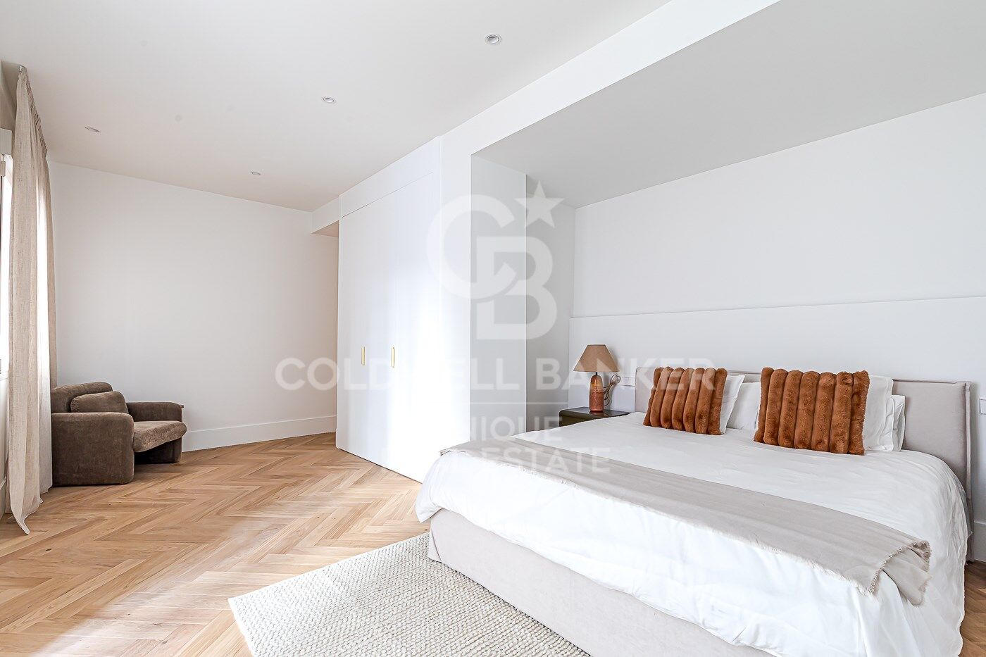 Renovated exterior apartment in Castellana, Madrid