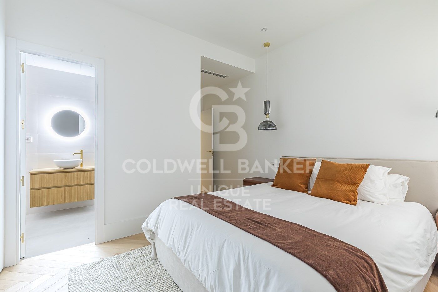 Renovated exterior apartment in Castellana, Madrid