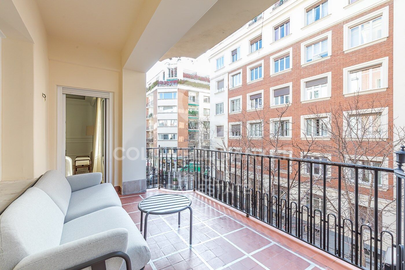 Renovated exterior apartment in Castellana, Madrid