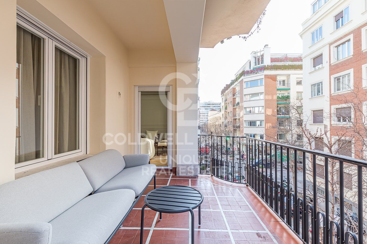 Renovated exterior apartment in Castellana, Madrid