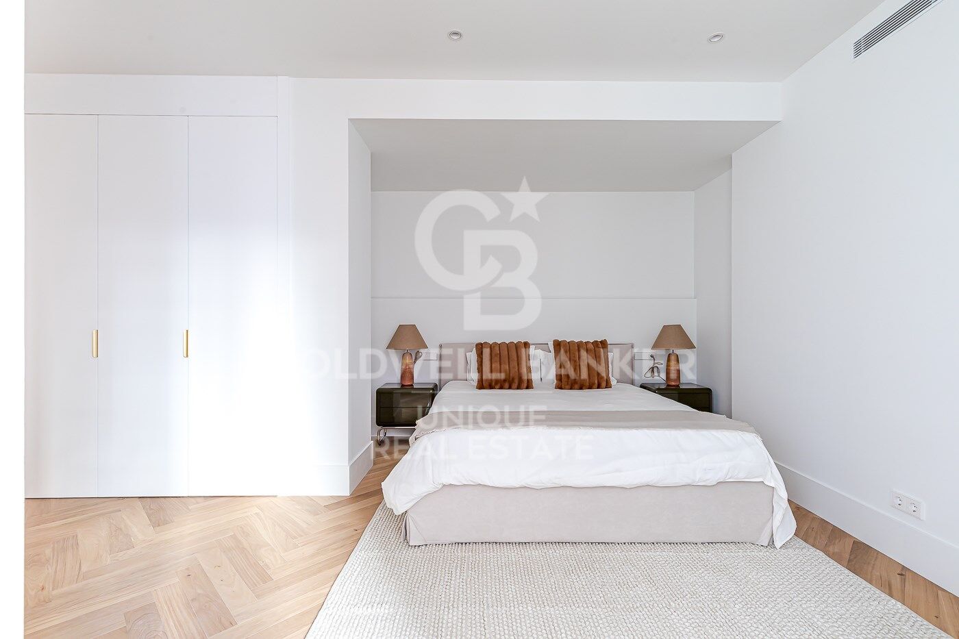 Renovated exterior apartment in Castellana, Madrid