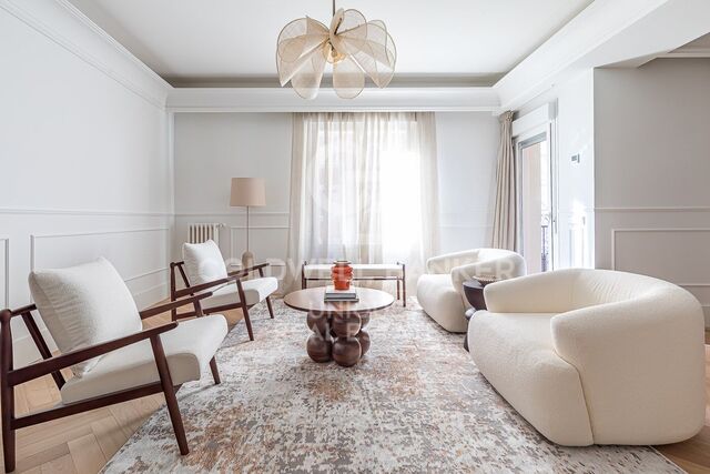 Renovated exterior apartment in Castellana, Madrid