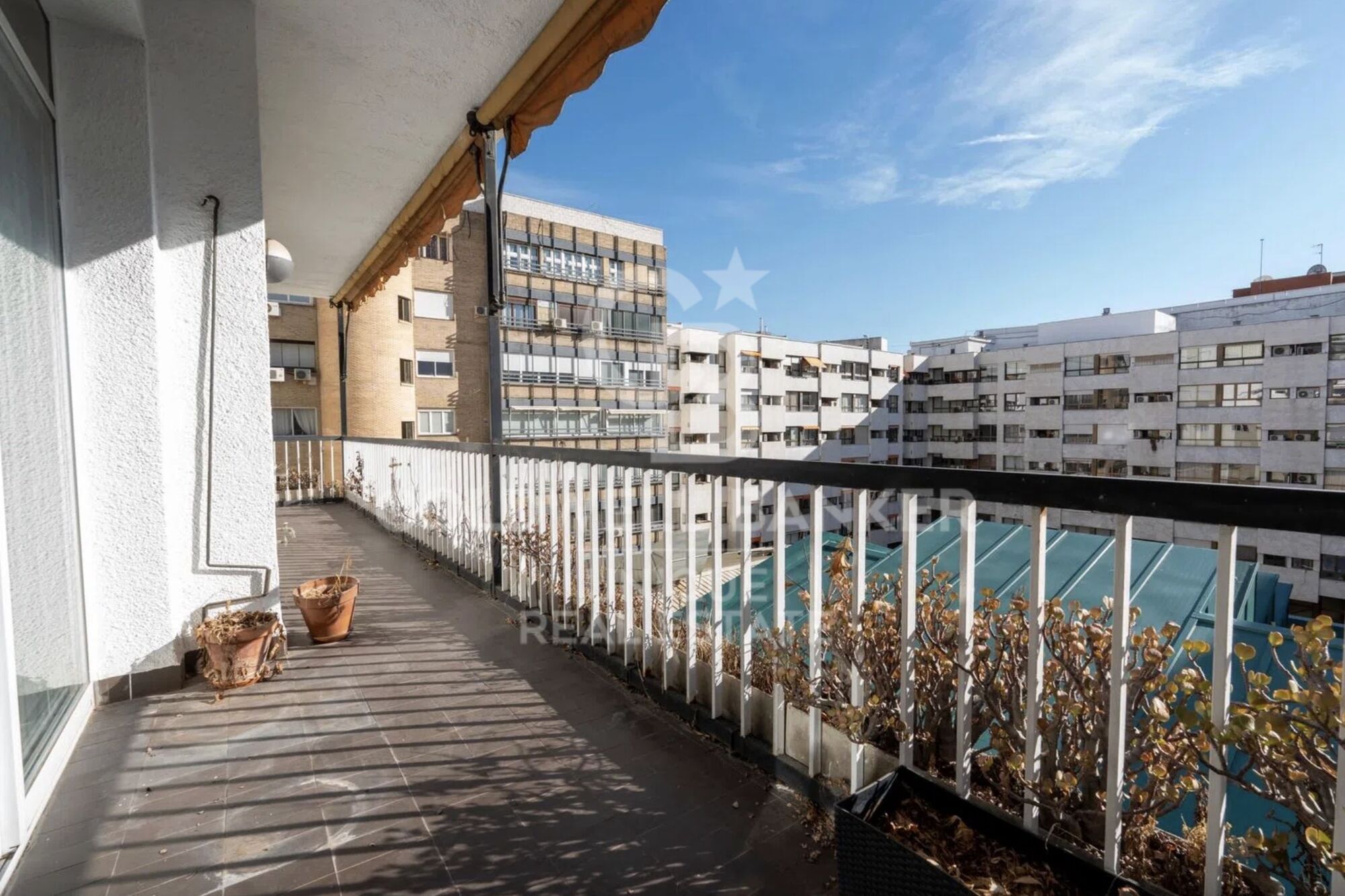 Four-bedroom apartment with terrace for renovation in Almagro, Madrid.