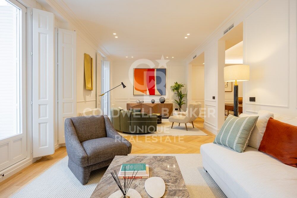 Renovated Three-Bedroom Apartment in the Heart of Almagro