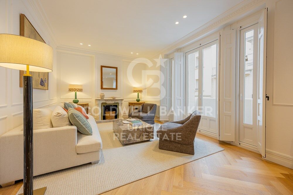 Renovated Three-Bedroom Apartment in the Heart of Almagro