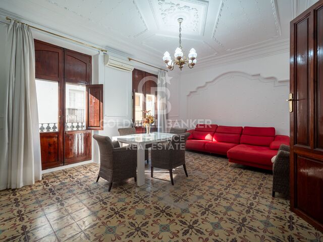 Majestuosa casa de pueblo con amplias terrazas en Oliva