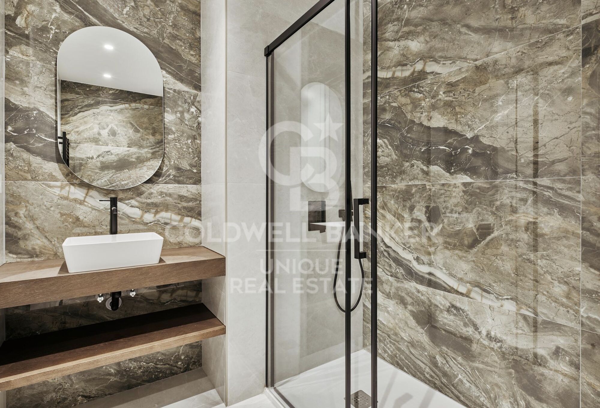 Renovated exterior apartment with three bedrooms in Goya, Madrid.