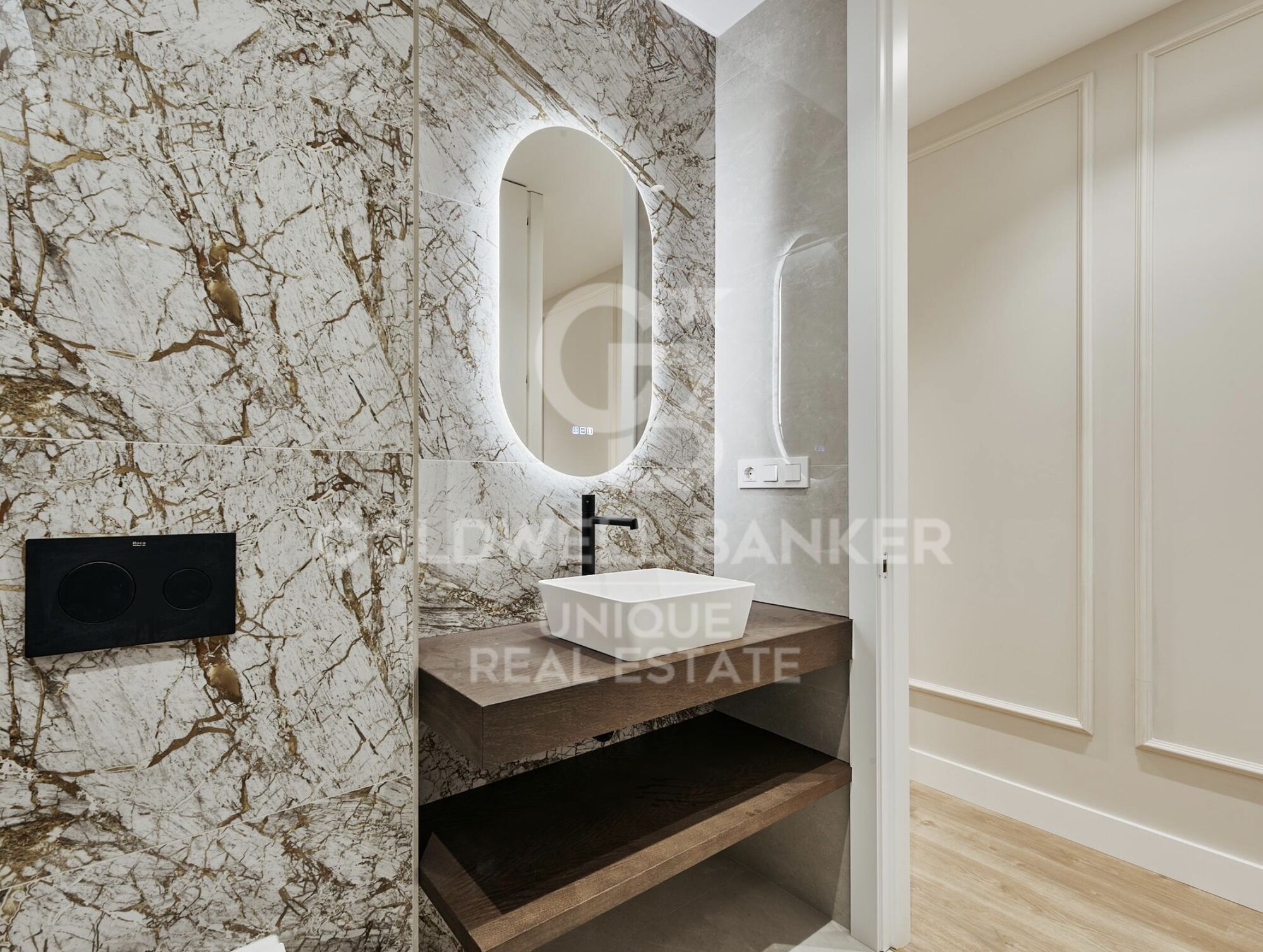 Renovated exterior apartment with three bedrooms in Goya, Madrid.