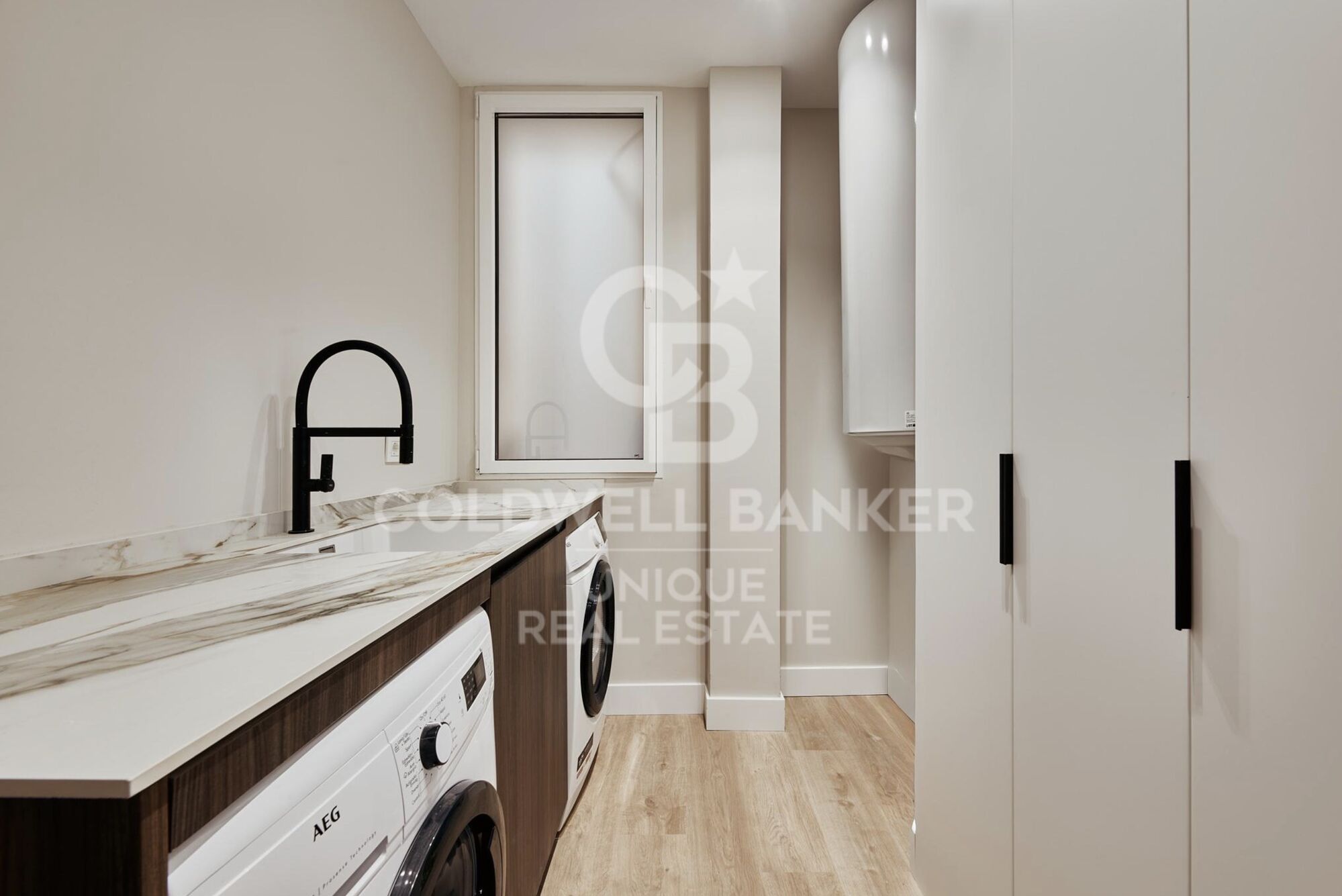 Renovated exterior apartment with three bedrooms in Goya, Madrid.