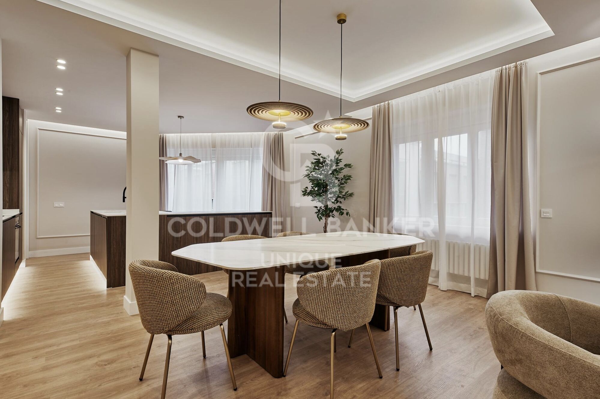 Renovated exterior apartment with three bedrooms in Goya, Madrid.